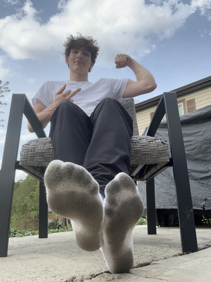 goon2gabe's tweet photo. Pretend you are at the bottom of my soles🦶cleaning every last inch of my socks with your stupid face😈

@BestFootMasters https://t.co/ijNcAzRc2P