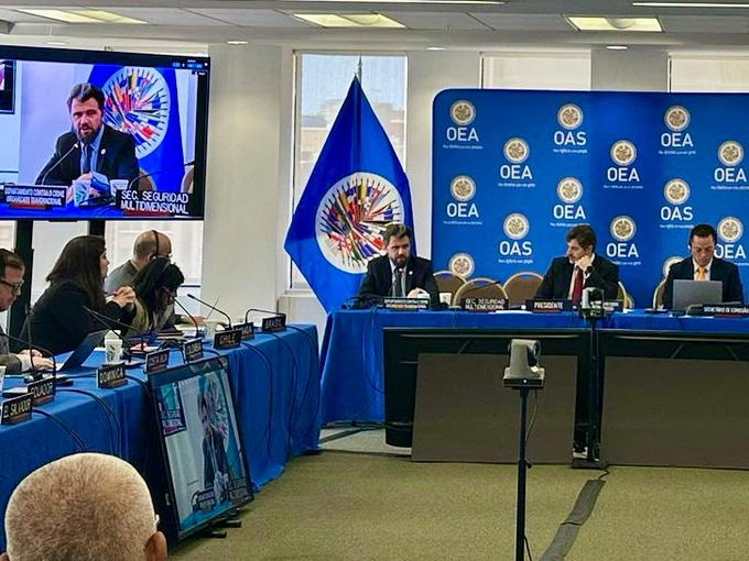 OEA_DDOT's tweet photo. At a meeting of the Committee on Hemispheric Security (CSH) of the @OAS_official, together with member states, we provided technical assistance to the Working Group on #CriminalGangs, chaired by @Brasil_OEA 🇧🇷, which included presentations from #Peru 🇵🇪 and @INTERPOL_HQ.

During the session, the new 2025 Regional Strategy for the Promotion of Inter-American Cooperation in Responses to Criminal Gangs was approved.

#OAS #OAS_DTOC