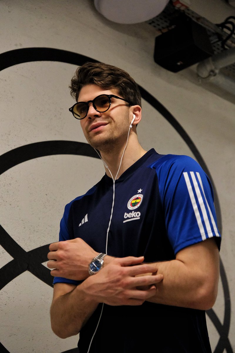 FBBasketbol's tweet photo. 😎 https://t.co/5AcPqjtKyB