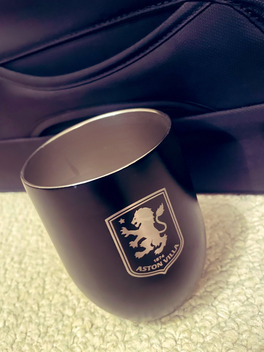 Packing for a quick trip to Tokyo .. what is my fave coffee travel mug filled with?! 
Let’s see who knows me 😂