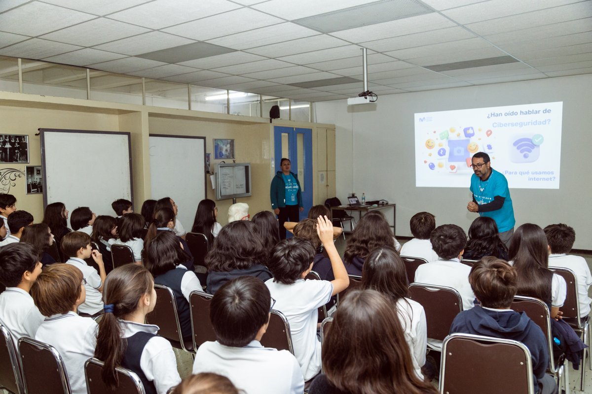 ¡Conmemoramos el Día de la Convivencia Escolar en el Colegio Compañía de María Seminario! 🩵🏫

👉 Junto a 10 voluntarios llegamos a más de 400 estudiantes para reflexionar y aprender sobre el uso responsable de la tecnología, ciberacoso e identidad digital, entre otros temas.