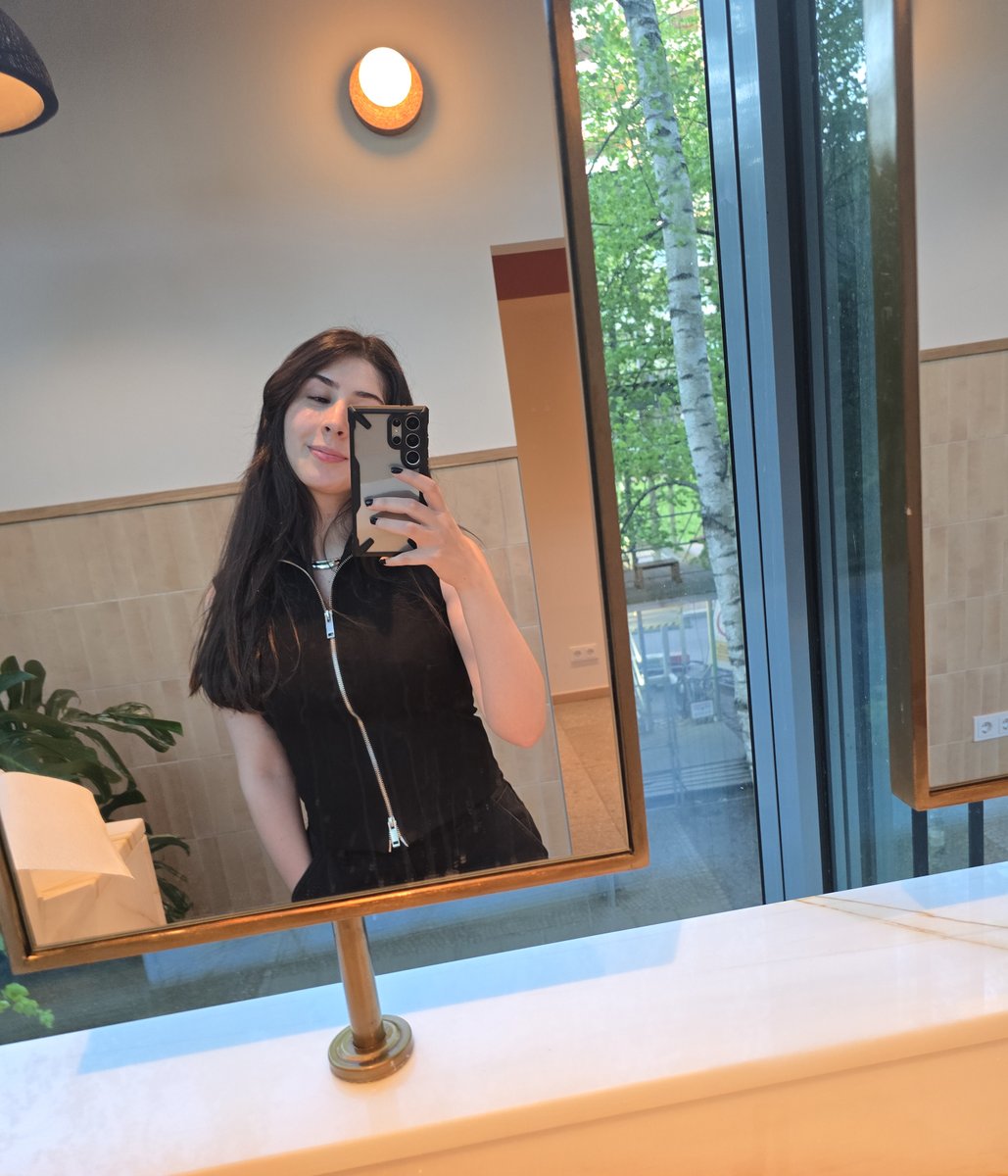 Francisca tweet media