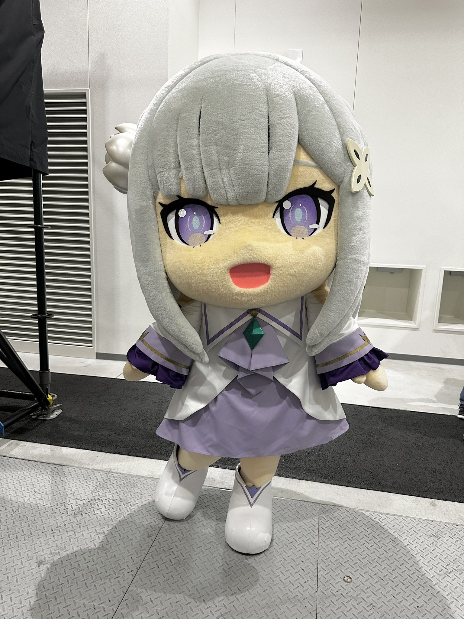 大阪関西万博 アニメ×フードフェス リゼロ 缶バッジ エミリア