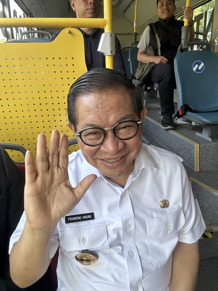 Pramono Anung (IG : @pramonoanungw) (@pramonoanung) on Twitter photo Ikutan ASN yang pada selfie laporan ke saya, saya juga laporan 😃
Selamat hari Rabu
Saya naik <a href="/PT_Transjakarta/">Transportasi Jakarta</a> pagi ini dari Taman Suropati ke Matraman. Kalian pada naik apa? Ikutan ASN yang pada selfie laporan ke saya, saya juga laporan 😃
Selamat hari Rabu
Saya naik <a href="/PT_Transjakarta/">Transportasi Jakarta</a> pagi ini dari Taman Suropati ke Matraman. Kalian pada naik apa?