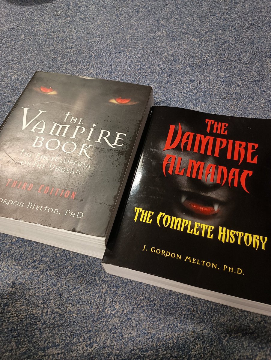 The Vampire Movie Minute Podcast (@vampireminute) on Twitter photo Ever heard of the Vampire Book
This is the 4th volume of that
David of the Lost Boys was on the cover of vol2 <a href="/frightnightdoc/">Fright Night Doc</a> <a href="/frightnightmin/">Fright Night Minute</a> <a href="/vampren_/">🦇♱ 𝐫𝐞𝐧 ♱🦇</a> #vampires #horror Ever heard of the Vampire Book
This is the 4th volume of that
David of the Lost Boys was on the cover of vol2 <a href="/frightnightdoc/">Fright Night Doc</a> <a href="/frightnightmin/">Fright Night Minute</a> <a href="/vampren_/">🦇♱ 𝐫𝐞𝐧 ♱🦇</a> #vampires #horror