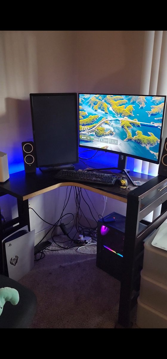 PrintedDiff's tweet image. Did a different kind of printing-related project today. Girlfriend needed a desk, so I upcycled a tabletop and a Futon frame (both destined for the dumpster), with some custom 3D printed parts and drilling jigs. I'm currently printing some test-TPU prints to replace the Veneer.