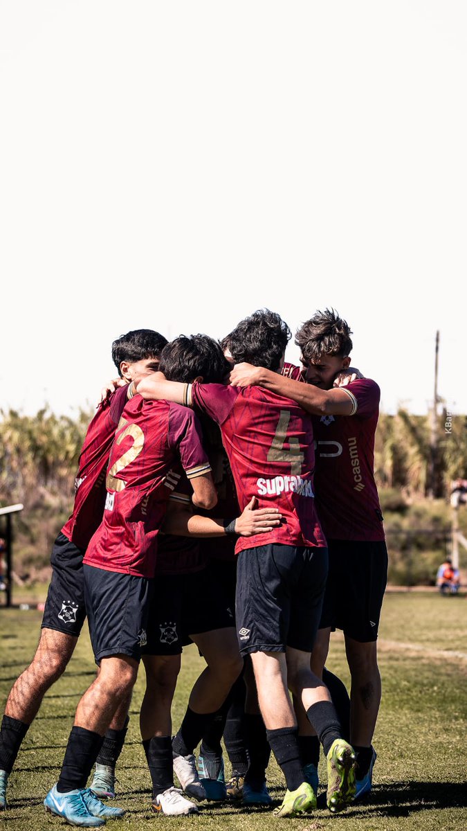 📋 𝙅𝙪𝙜𝙖𝙙𝙖 𝙙𝙚 𝙥𝙞𝙯𝙖𝙧𝙧𝙤́𝙣

Algunas 📷 del golazo de Lucas Bomio ante Mvd. City Torque en el Complejo Devoto

📷 @kymshay

#WanderersSiempre
#CunaDeCracks 🏳️🏴