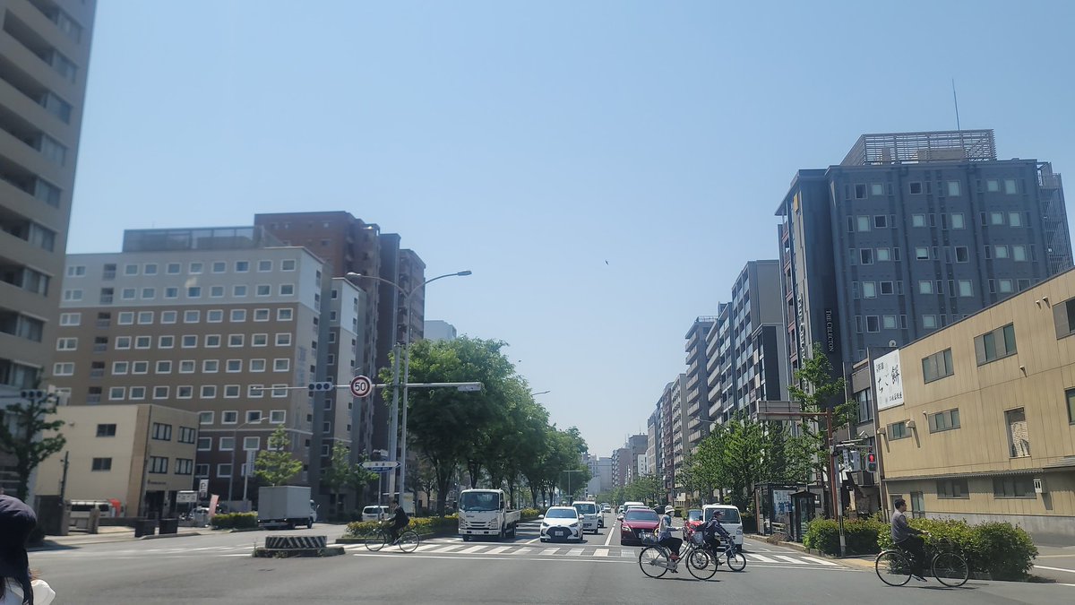 kamemaruboy21's tweet image. #堀川通り
#イマソラ
#三条通り
☕🍞🌄を終えて、アップリンク京都へ向かい🚶ながら、エンディングまで、聴きっぱ❗😆💕
では、また明日➰👋😃
#もーにー
#FmCoCoLo765