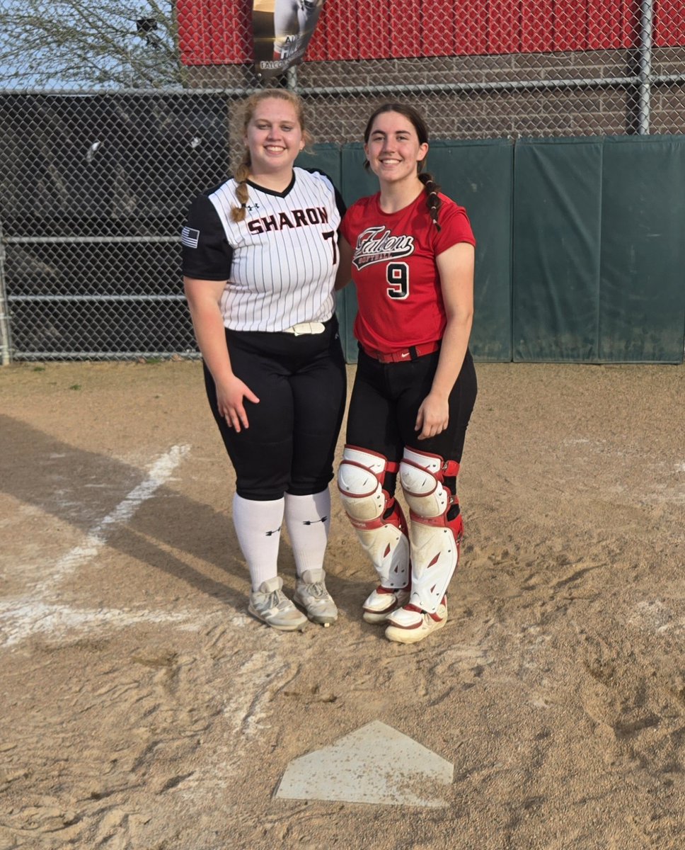 LakelandPrice's tweet image. Great to be able to play against a very talented Sharon PA team.  And seeing two teammates compete against each other. @claire_bodien @allisonhill07