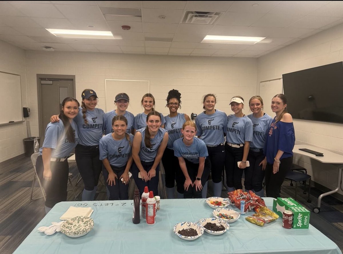 There’s nothing better than ice cream after a hard practice. Thank you to our amazing parents who make us feel so special 💙