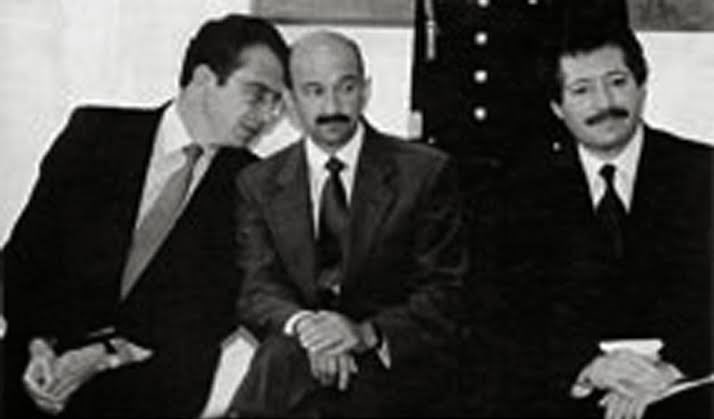 Esta foto es escalofriante. Ernesto Zedillo llegó a la presidencia gracias al ASESlNATO de su "amigo" Colosio. En otras palabras alguien tuvo que MORlR para que Zedillo fuera Presidente. Su gran legado para México el FOBAPROA. Él debería estar en la cárcel no dando conferencias.