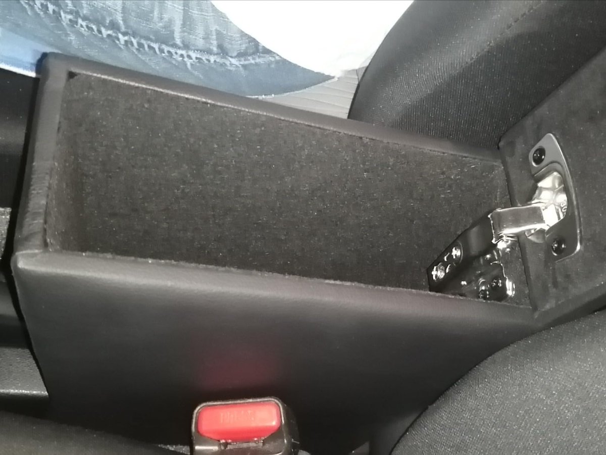 cemofe2009's tweet photo. 🚗【ミライース/ピクシスエポック用アームレスト】  

「取り付け簡単！運転席と助手席の間に挿すだけ✨小物入れも大きくて便利。肘置き最高👍」  

アマゾン　SHIMARYU様のレビューより

🔗詳細→https://t.co/XNuZk898mh
#ミライース #ピクシスエポック #カーアクセサリー https://t.co/hl76Hni4mT