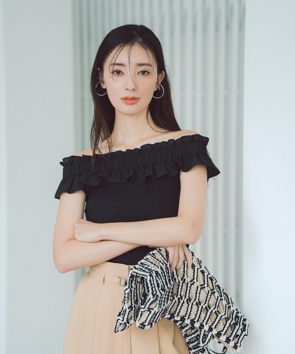 naturalbeautyb's tweet image. Brilliant office casual style
Meets.Mayu Miyamoto
■フリルシャーリングオフショルブラウス
color:クロ/オフ/アカ/ブルー
mix.tokyo/products/01751…
■バックサテンリラクシーパンツ
mix.tokyo/products/01751…
#宮本茉由 さん
#NBB
#ナチュラルビューティーベーシック
#naturalbeautybasic