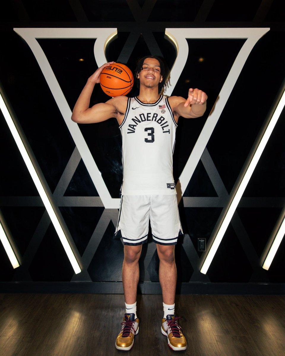 Chandler Bing tweet media