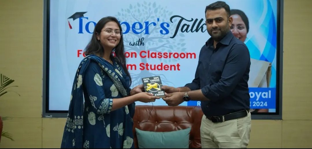 harshitagoyal02's tweet photo. Met UPSC aspirants, told them about the journey and listened to their views. #UPSC https://t.co/iSvDO5vKZO
