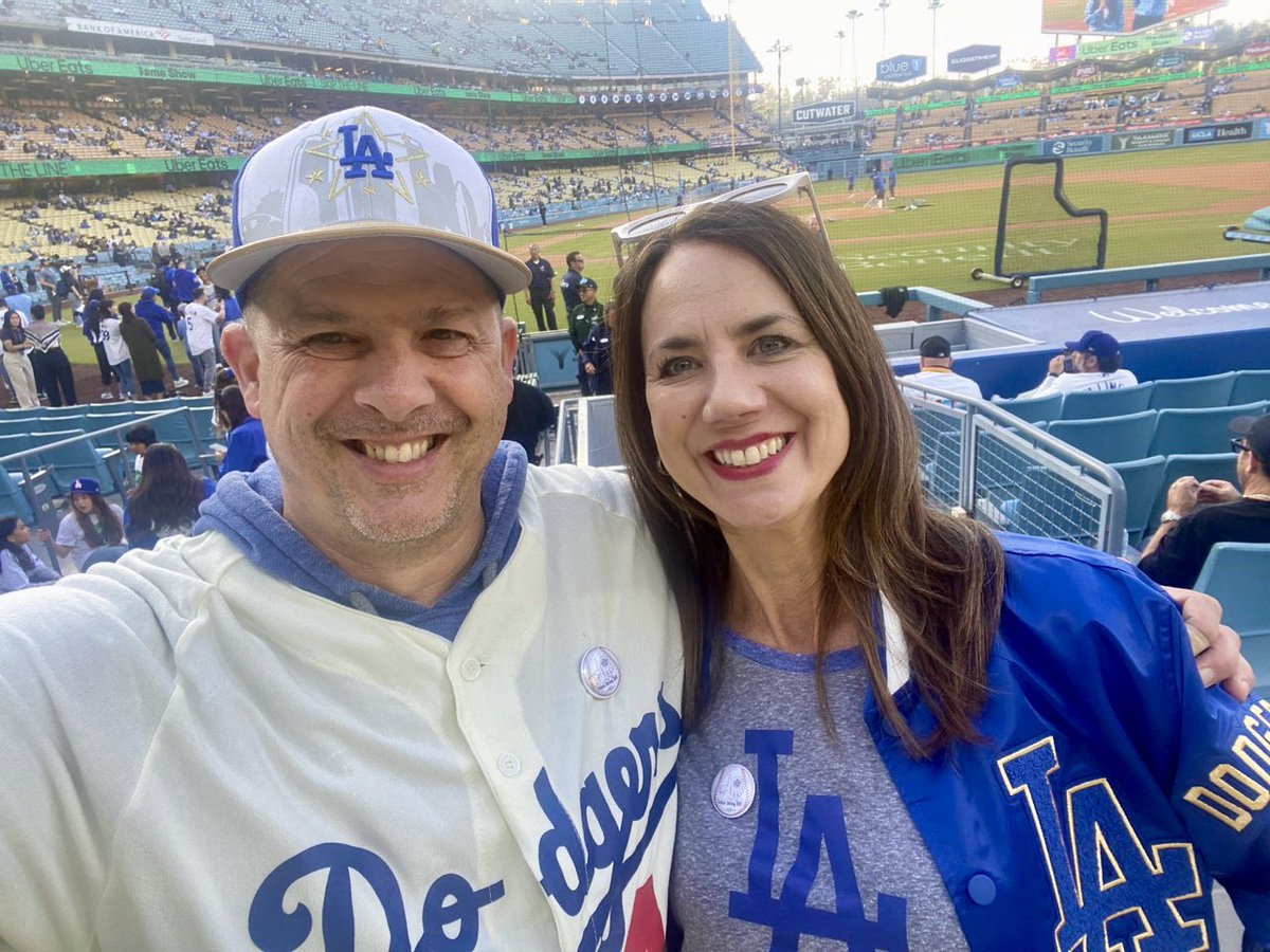 Nickelodeon412's tweet photo. In solidarity with @LADToursUnite Tour Guides at Dodger Stadium (see buttons)! #LADodgers #itfdb #LosAngelesDodgers #Dodgers https://t.co/xJp1NOCZS6