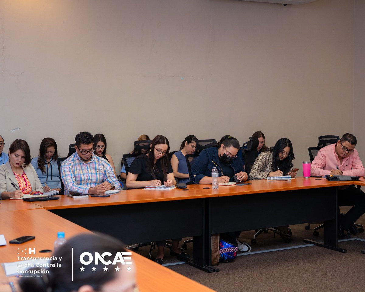 oncaehonduras's tweet image. Hondureño de Seguridad Social (IHSS).
La @stlcchn, a través de @oncaehonduras, participó como veedor institucional, garantizando un proceso transparente y conforme a la ley.
¡Seguimos construyendo un país con salud, justicia y transparencia para todos!
#LaNuevaONCAE 
#STLCC