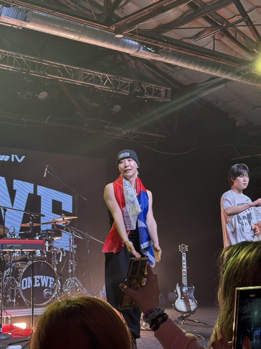 hao_about_no's tweet photo. DONGMYEONG GOT MY FLAG

#ONEWEinSanAntonio
#ONEWE_WORLDTOUR
#2025_ONEWE_WORLD_TOUR https://t.co/Y1KOW4bnIT