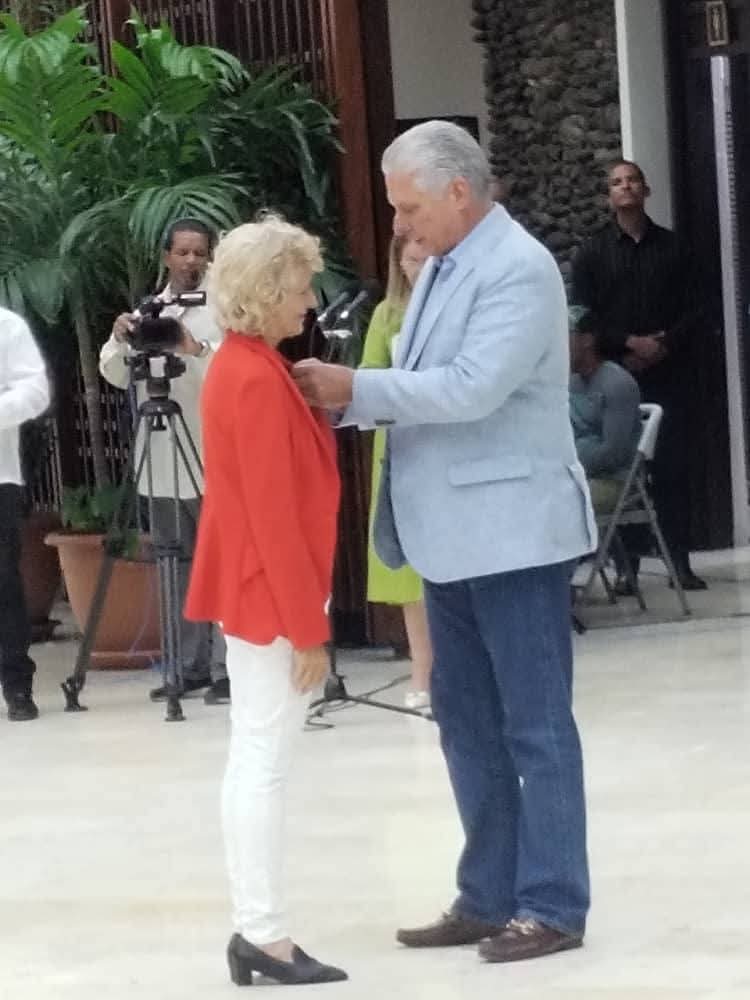 Walter Simon Noris (@walternoris) on Twitter photo .<a href="/MioPinares/">Miozotis F. Pinares</a>, Heroína del Trabajo de la República de #Cuba 🇨🇺
Con humildad y entrega, hace del periodismo un acto de servicio al pueblo. Su voz, reflejo de la verdad, inspira a #Camagüey y a toda Cuba. Un reconocimiento merecido a una mujer culta y virtuosa 🌻
#PorCamagüeyTodo .<a href="/MioPinares/">Miozotis F. Pinares</a>, Heroína del Trabajo de la República de #Cuba 🇨🇺
Con humildad y entrega, hace del periodismo un acto de servicio al pueblo. Su voz, reflejo de la verdad, inspira a #Camagüey y a toda Cuba. Un reconocimiento merecido a una mujer culta y virtuosa 🌻
#PorCamagüeyTodo