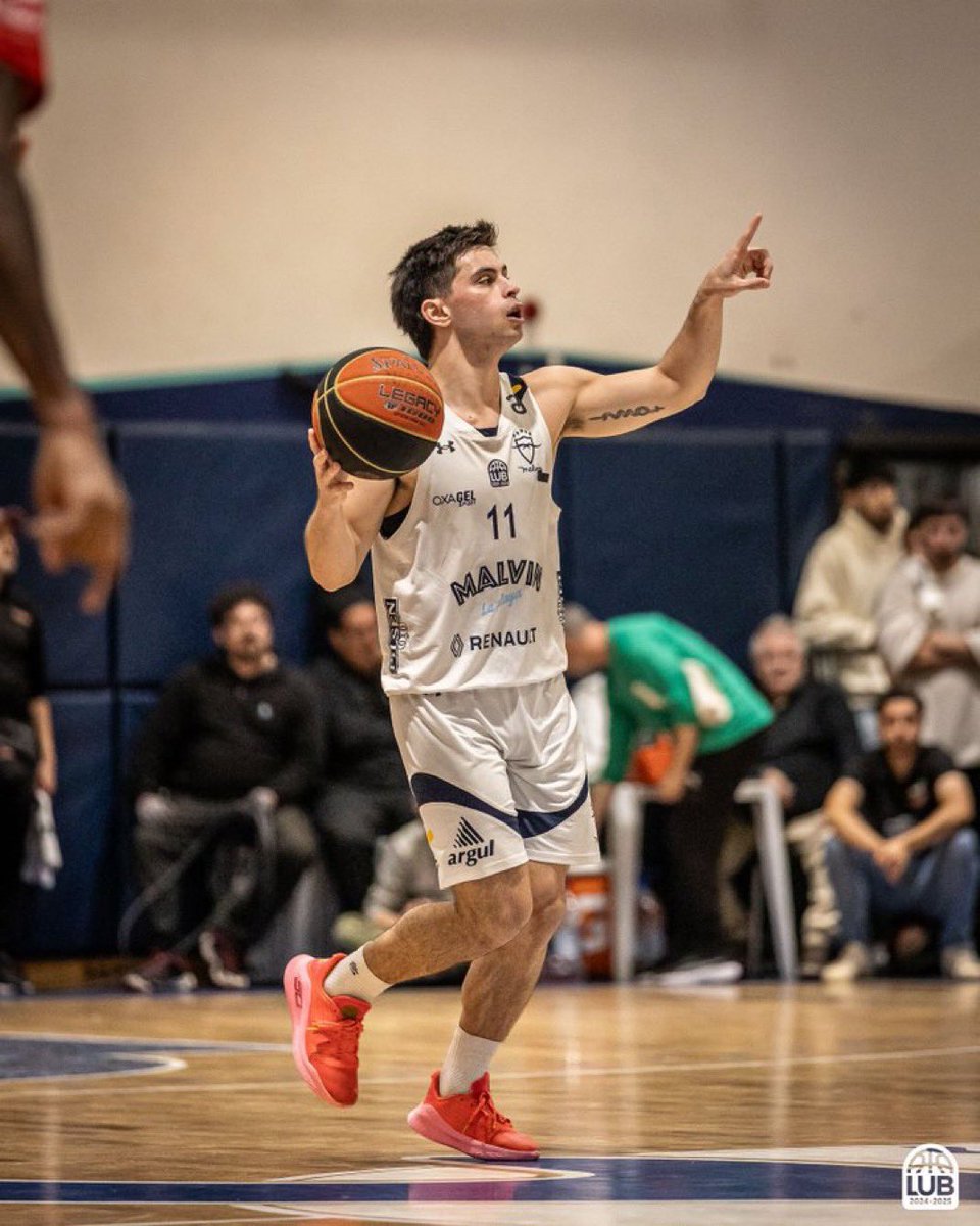 🏀 IMPACTANTE!!!

<a href="/lucascapalbo10/">Lucas Capalbo</a> y la mejor actuación individual en años que vi en un cuarto. Se adueñó del final y lo ganó el. 
Dueño de un despliegue físico, técnico y mental de primer nivel. 
20 puntos en el cuarto final. (28 total). 

Fue volver a ver esta noche cosas del