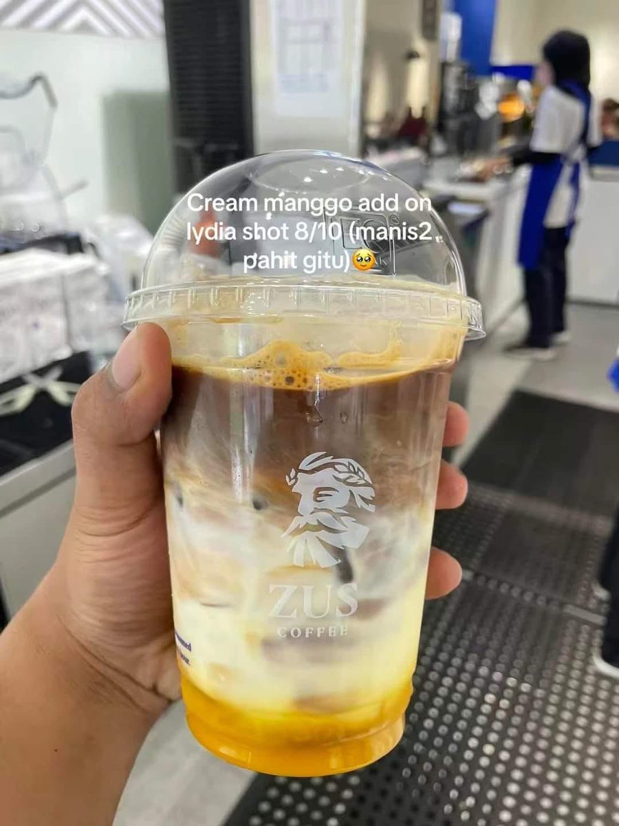zulazri03's tweet photo. Guysssss! aku ada jumpaorg share list air frapped best2 kt zussss. Yang manaaa Kalau nak beli air kat Zuss coffee tapi tak tahu nak order apee, ni cth list2 air frappe yg korang boleh try.  Sodappppp 🤤

Bookmark siap2! 🫵🏼 https://t.co/hspVrkOjMc