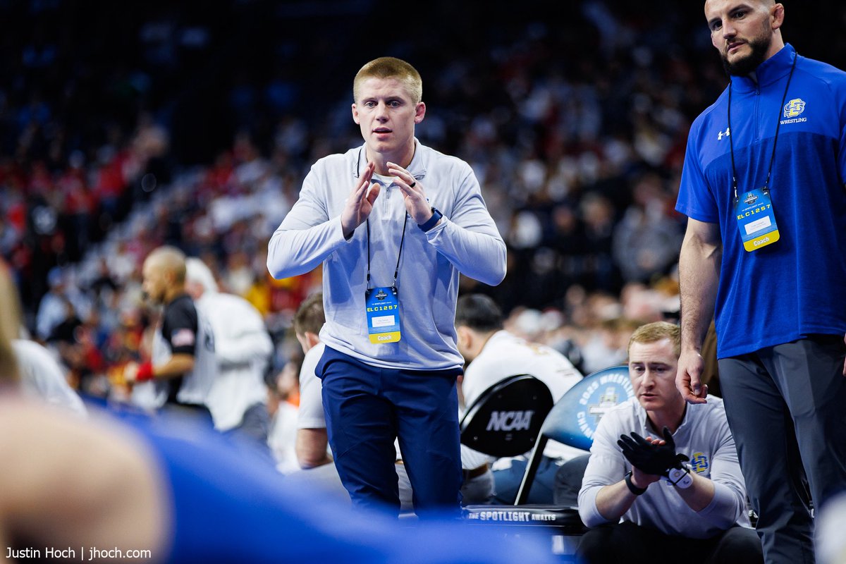 Whether you’re just starting out or working to level up, Jackrabbit Wrestling Camps have a spot for you‼️ Our coaching staff is ready to help you improve #GetJacked 
🔗 wrestling.jackrabbitsportscamps.com