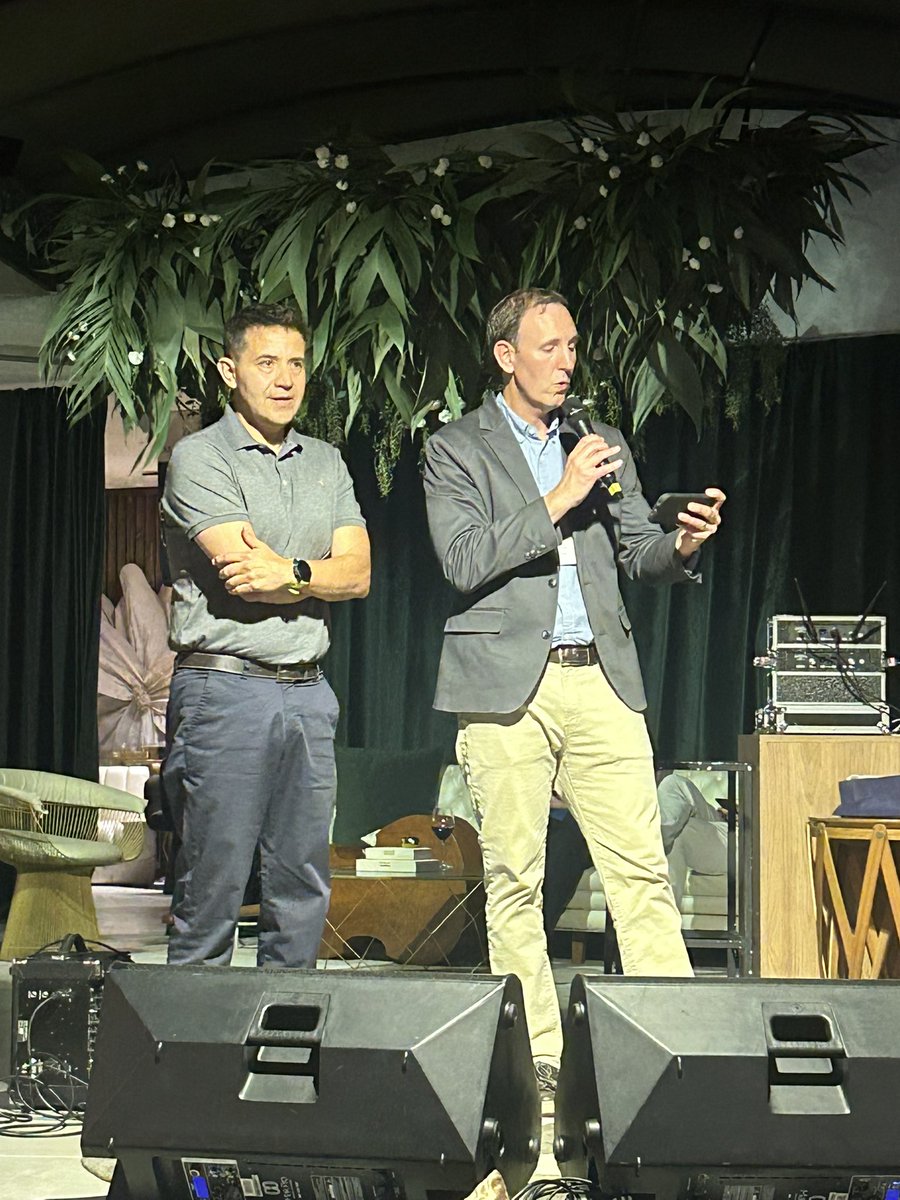 Gerardo Maldonado (@yogerardomh) on Twitter photo El profesor <a href="/Prof_Bejar/">Sergio Bejar</a> recibe el Premio María Braun por el mejor artículo en <a href="/RevistaLOP/">RLOP</a> <a href="/WaporLatam/">WAPOR Latinoamérica</a> de manos de <a href="/RyanECarlin1/">Ryan E Carlin</a> #OrgulloCIDE <a href="/CIDE_MX/">CIDE</a> <a href="/depCIDE/">CienciaPolítica CIDE</a> El profesor <a href="/Prof_Bejar/">Sergio Bejar</a> recibe el Premio María Braun por el mejor artículo en <a href="/RevistaLOP/">RLOP</a> <a href="/WaporLatam/">WAPOR Latinoamérica</a> de manos de <a href="/RyanECarlin1/">Ryan E Carlin</a> #OrgulloCIDE <a href="/CIDE_MX/">CIDE</a> <a href="/depCIDE/">CienciaPolítica CIDE</a>