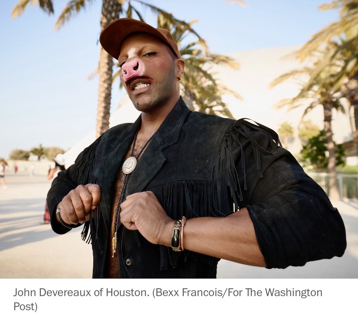 I’m loving all the discourse around my #CowboyCarterTour fit.  I’ll say this:

If you wanna show up to the show in boots, chaps, a bedazzled denim jacket and a cowboy hat, go off. Love that for you fr.

But me myself, I wanted to do something bold, nuanced, and camp asf.