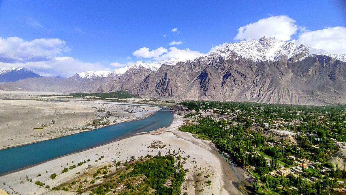 KumratTourism's tweet photo. Skardu – Where nature meets serenity!
Nestled in Gilgit-Baltistan, this historic city offers majestic mountains, crystal-clear lakes, and unforgettable views. 
🏔️🏕️🌄🌊📸
#Skardu #GilgitBaltistan #Pakistan #Tourism #TravelPakistan #NatureLovers #SkarduViews #MountainsCalling https://t.co/pMUIqac2hG