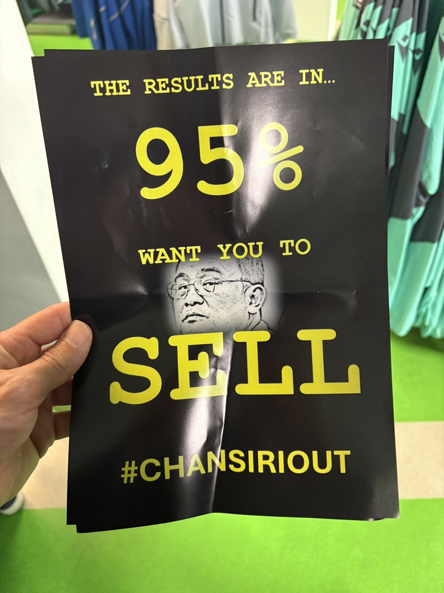 GrantK12345's tweet photo. Not wanting Mr Chansiri to miss out from the protest at the weekend, I sent him a picture of the banner that was intended for him that I didn’t want him to miss. 

By his response, I don’t think he was happy.

Bit rude. 

#swfc #EnoughIsEnough #chansiriout https://t.co/nMqnQoyZiB