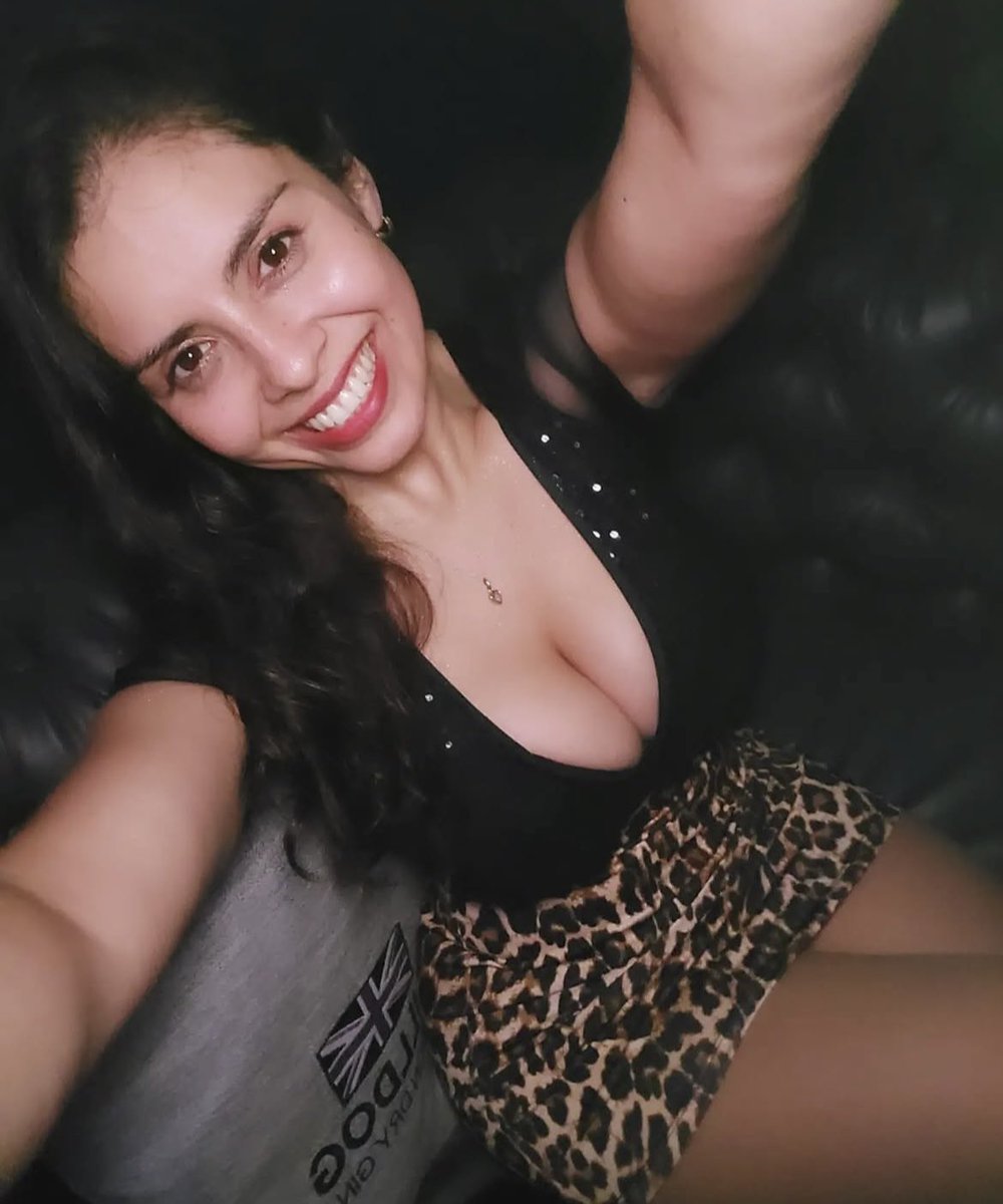fabiifloresss's tweet photo. Você chuparia meus peitos amor? Comenta com Sim ou Não 🤤☺️ https://t.co/0aTPGhC9SV
