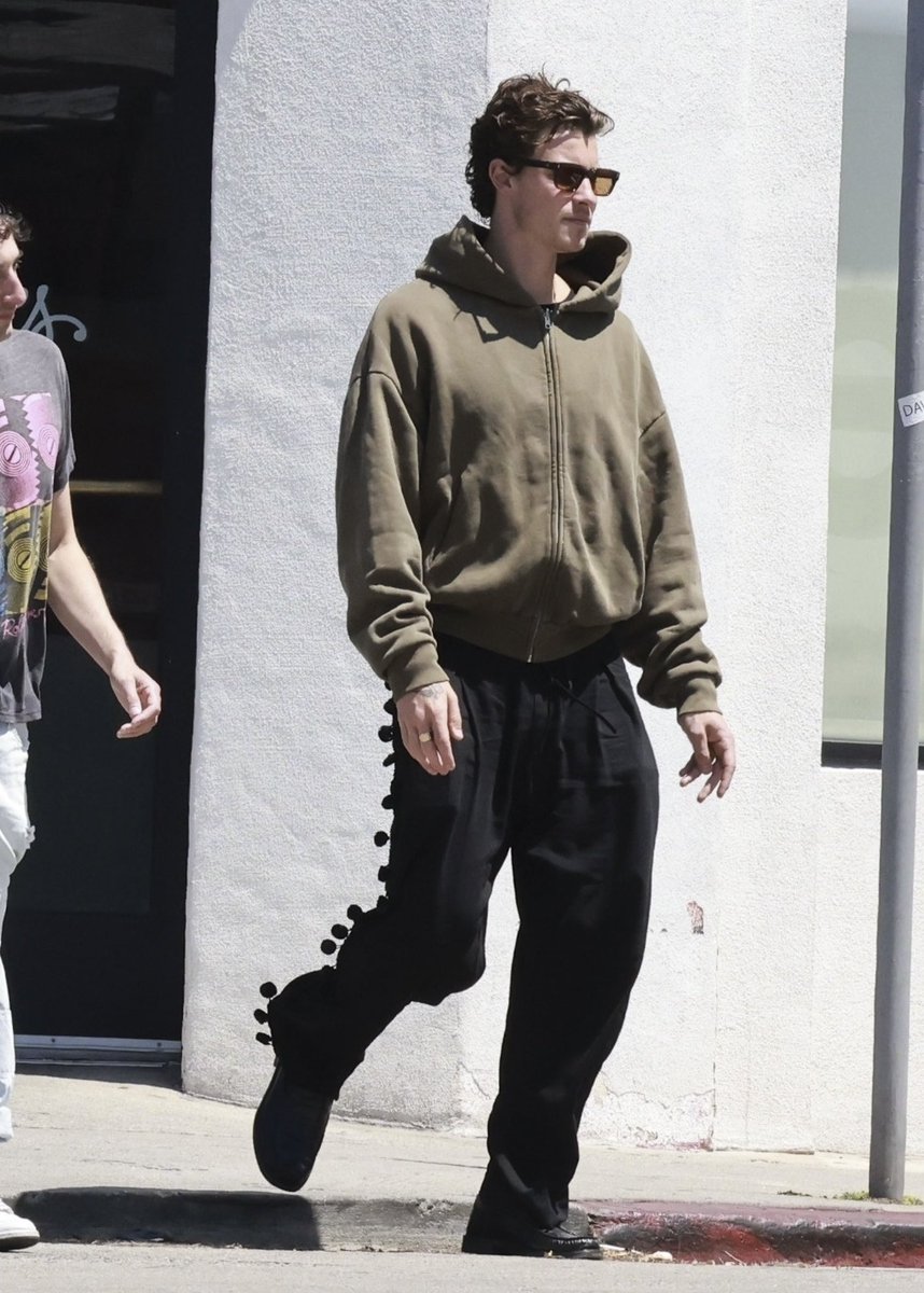 Shawn Mendes e Scott Harris hoje em Los Angeles, Califórnia.