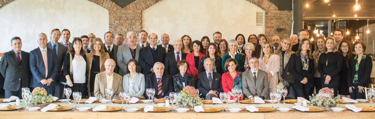 Jueces y secretarios abogados de los JPL de la RM se reúnen en emotivo encuentro de despedida

portalmetropolitano.cl/jueces-y-jueza… 

Vía <a href="/PortaldigitalRM/">Portal Metropolitano</a>