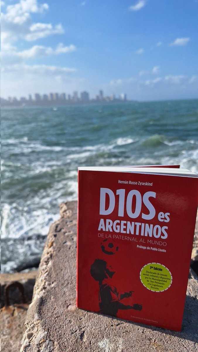 #AAAJ
Hoy es un día histórico
Nuestra amada institución tiene otro libro que hará historia
Se presentará el viernes 9 de mayo a las 19 en el estadio
Vengan todos
No se pierdan un momento único 
Escribiendo la historia junto a <a href="/AAAJcampeon2010/">AAAJ2010</a> como con #D10sesargentinos