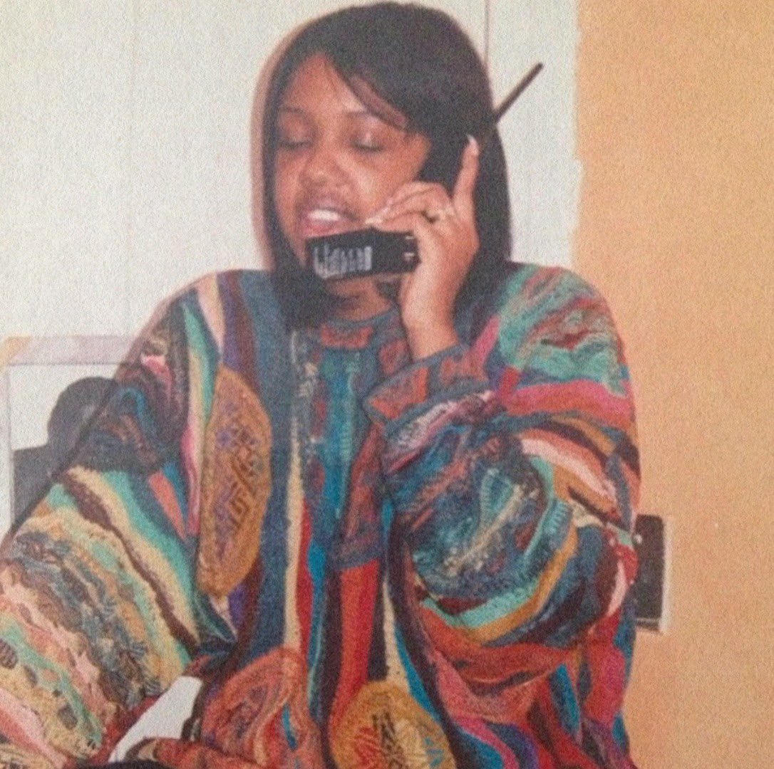 It carried over into women’s fashion too, with Coogi dresses, cardigans, sweaters, jackets, and pullovers becoming part of their style.