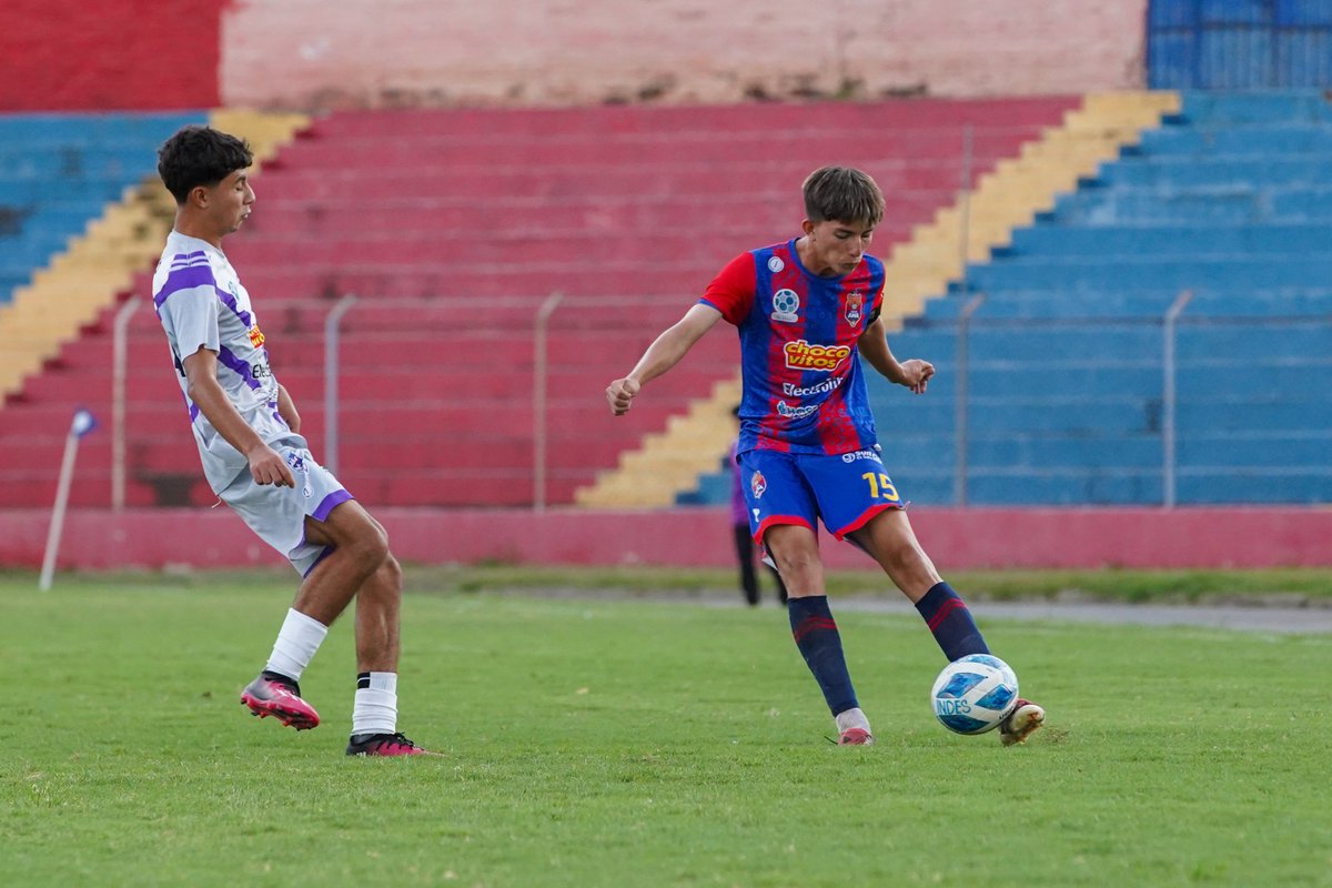 ⏱ |𝑴𝑰𝑵𝑼𝑻𝑶 𝑨 𝑴𝑰𝑵𝑼𝑻𝑶| ⏱ 

#SantaAna 1️⃣➖️0️⃣ #Chalatenango 

⛳️ 76’| Presionamos al rival en su propia área. 

#DalePumas #CuartosDeFinal