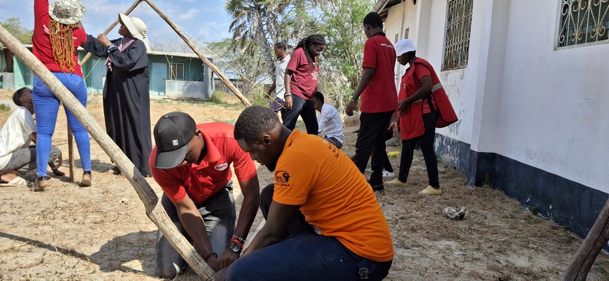 allyhusseinm's tweet photo. From Feb 23–28, I joined RCATs from 6 coastal counties in Garsen for intensive shelter training. We covered emergency shelter, protection, camp coordination &amp; more—boosting our capacity to respond to flood-related displacements.
#DisasterResponse #KenyaRedCross #ShelterSupport https://t.co/NpQil4rybt