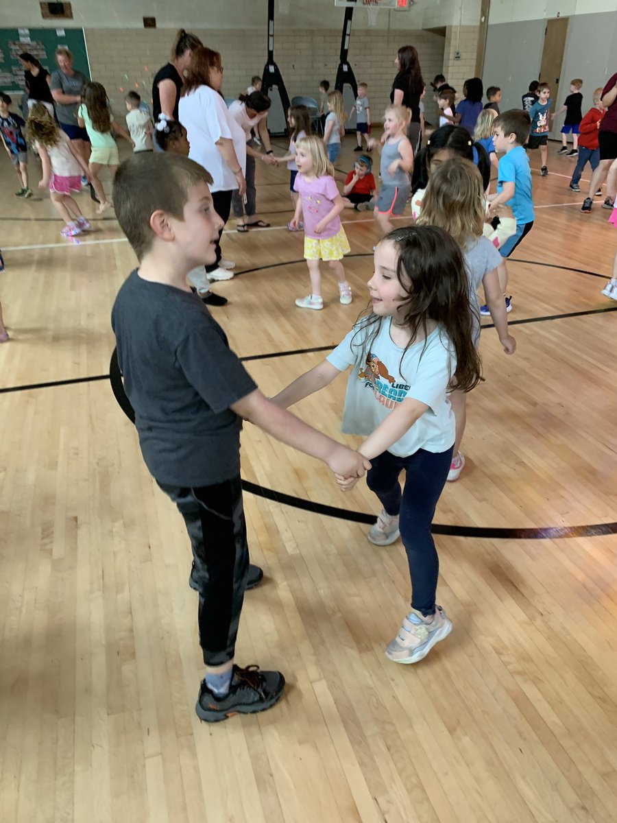 Every grade level had a BLAST at our referral free dance parties today. Special thanks to our PTA for coming in to assist!! 🤩💙