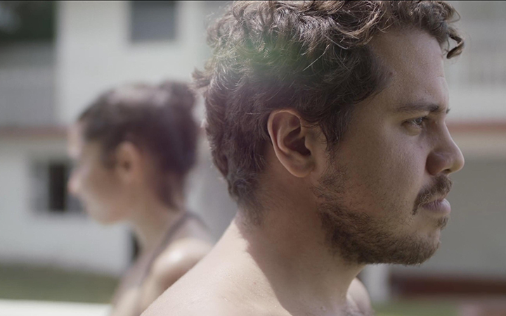 FilmotecaUNAM's tweet image. En un fin de semana con Daniela y sus jóvenes amigos poliamorosos, Rich cuestionará su vida hasta ahora y su idea del amor.

🎬'Un lago' (@rafafams, 2023)
🗓️Última función en #CinesUNAM | Miércoles 30 de abril
📍Sala Carlos Monsiváis #CCU
🔗filmoteca.unam.mx/exhibiciones/e…