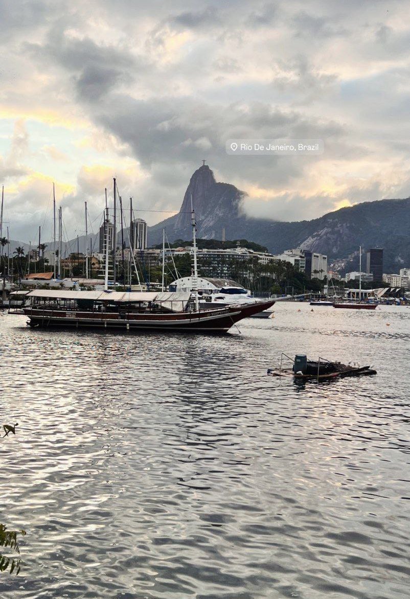 gagasourcelgs's tweet photo. Dançarinos da Haus of Gaga curtindo o Rio de Janeiro na tarde de hoje (29). https://t.co/2csoccGlSY