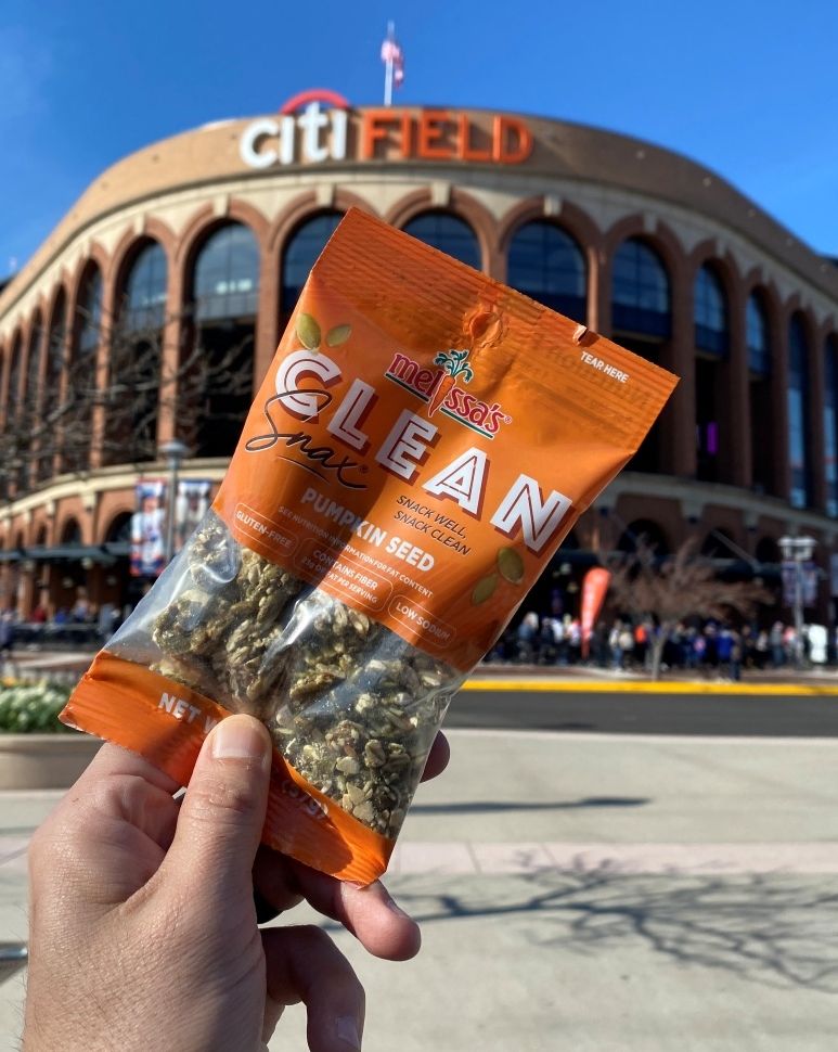 MelissasProduce's tweet image. Tuesday nights in the Big Apple! 🍎👏

The venue: @CitiField 🏟️
The game: @Mets vs @Dbacks ⚾️
The snack: Pumpkin Seed #CleanSnax 😋

Who's here tonight??

#MelissasProduce #StadiumFood #HealthyOptions #LGM #CitiField #Mets