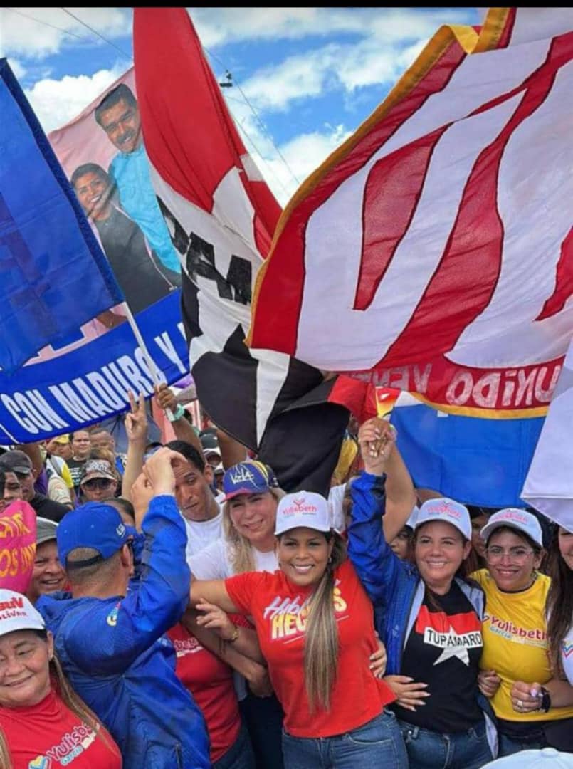 BolivarMrt4's tweet photo. ¡CON EL PUEBLO TODO, SIN EL PUEBLO NADA!👊🇻🇪

La tropa rebelde del Mpio. Angostura del Orinoco se moviliza junto a nuestra candidata a la AN por el Edo. Bolívar @LanzRaiza, para dar inicio a la campaña electoral del GPPSB en apoyo a la candidata a la gobernación @tatachavista. https://t.co/aZYjkblkrb