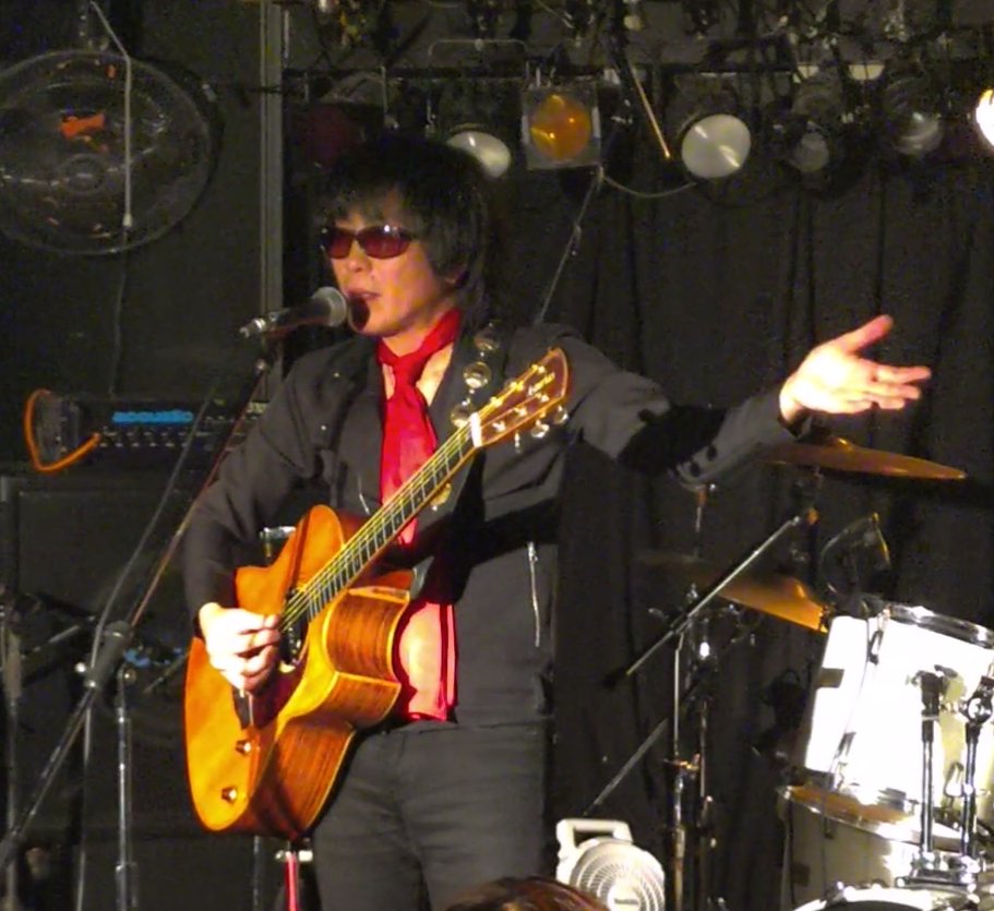 Py7ihqLTrG23381's tweet photo. お誕生日イベントのハシゴ🎉
初めて見る邦彦氏は フライヤーよりずっと素敵だった〜✨
SEが流れると共に会場全てもっていくナオキさんホント毎回スゴイ👏👏
すべっても絶対転ばない🩷
無量さんが自分より年下だとゆーことに 今年も驚いちゃった😂🙏🙇🏻
#ダイナマイトナオキ
#THEMOCCOS https://t.co/QrWnuxrUXc
