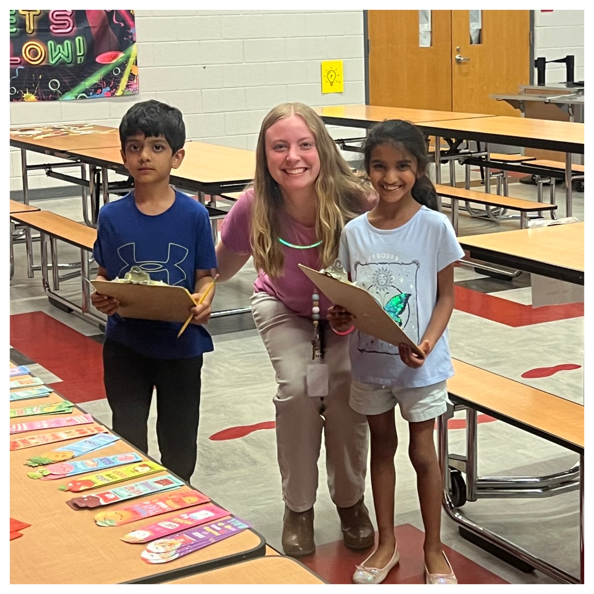 Jaindl’s Family Reading Night was a GLOWING success! Thanks to all who came out to light up their love of reading! 📚 #GrandChamps #ParklandPride