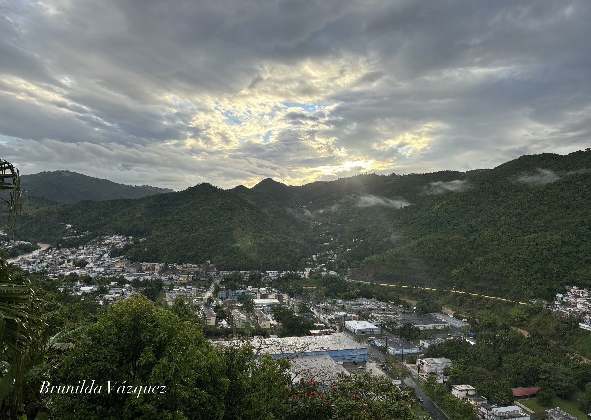 VazquezBrunilda's tweet image. !!Buenas tardes!! @DeborahTiempo @SLopezTiempo @skytrafficpr @CycloforumsPR @YarimCorreaPR