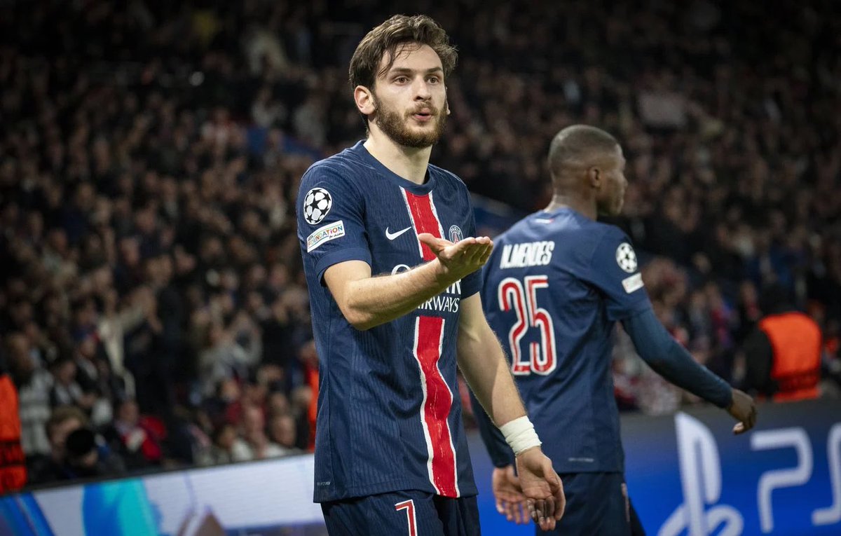 SinbadBoi_'s tweet image. Le PSG a recruté Kvara pour 70M à l’hiver. Je répète :
Le PSG a recruté Kvara pour 70M à l’hiver.

😂😂😂😂😂😂😂😂😂😂😂😂😂😂
L’adaptation du mec, le niveau, l’implication défensive, les efforts, le gap technique… j’en reviens toujours pas.