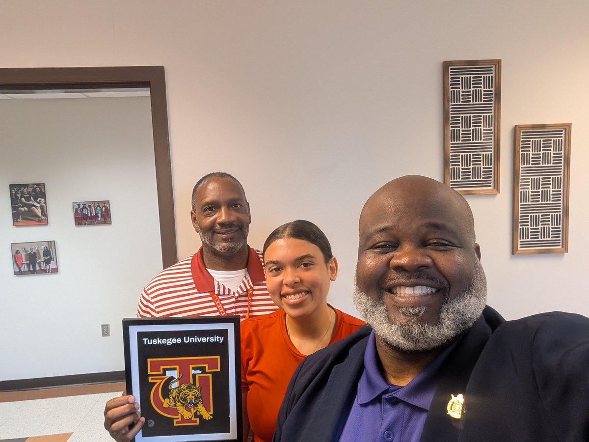 Dr. William Milledge, Jr. (@ari_drmilledge9) on Twitter photo Preparing <a href="/TuskegeeUniv/">TUSKEGEE UNIVERSITY</a> education students, for instruction, with an overview of the ELA ALCOS! <a href="/Alabama_Reading/">ARI / The Alabama Reading Initiative, ALSDE</a> <a href="/ARI_TMorgan/">Takesha Morgan</a> <a href="/mwilsonliteracy/">MistyBWilson</a> <a href="/AUEARIC/">EARIC</a> <a href="/Bhshort/">Bshort</a> <a href="/HenryTellis/">Henry D. Tellis</a> <a href="/TeachwithALEX/">Alabama Learning Exchange 🍎 ALEX</a> <a href="/AlabamaAchieves/">Alabama State Department of Education</a> <a href="/VickieChappelle/">Vickie Chappelle</a> <a href="/krutledgeb/">Karen Rutledge-Bell</a> <a href="/DegaSuper/">SuperDega</a> <a href="/DOCSFIVE/">Champion Principal</a> <a href="/TuskegeeUni/">Mohammad Bhuiyan</a> <a href="/mjshields/">Dr. Melissa Shields, NBCT</a> Preparing <a href="/TuskegeeUniv/">TUSKEGEE UNIVERSITY</a> education students, for instruction, with an overview of the ELA ALCOS! <a href="/Alabama_Reading/">ARI / The Alabama Reading Initiative, ALSDE</a> <a href="/ARI_TMorgan/">Takesha Morgan</a> <a href="/mwilsonliteracy/">MistyBWilson</a> <a href="/AUEARIC/">EARIC</a> <a href="/Bhshort/">Bshort</a> <a href="/HenryTellis/">Henry D. Tellis</a> <a href="/TeachwithALEX/">Alabama Learning Exchange 🍎 ALEX</a> <a href="/AlabamaAchieves/">Alabama State Department of Education</a> <a href="/VickieChappelle/">Vickie Chappelle</a> <a href="/krutledgeb/">Karen Rutledge-Bell</a> <a href="/DegaSuper/">SuperDega</a> <a href="/DOCSFIVE/">Champion Principal</a> <a href="/TuskegeeUni/">Mohammad Bhuiyan</a> <a href="/mjshields/">Dr. Melissa Shields, NBCT</a>