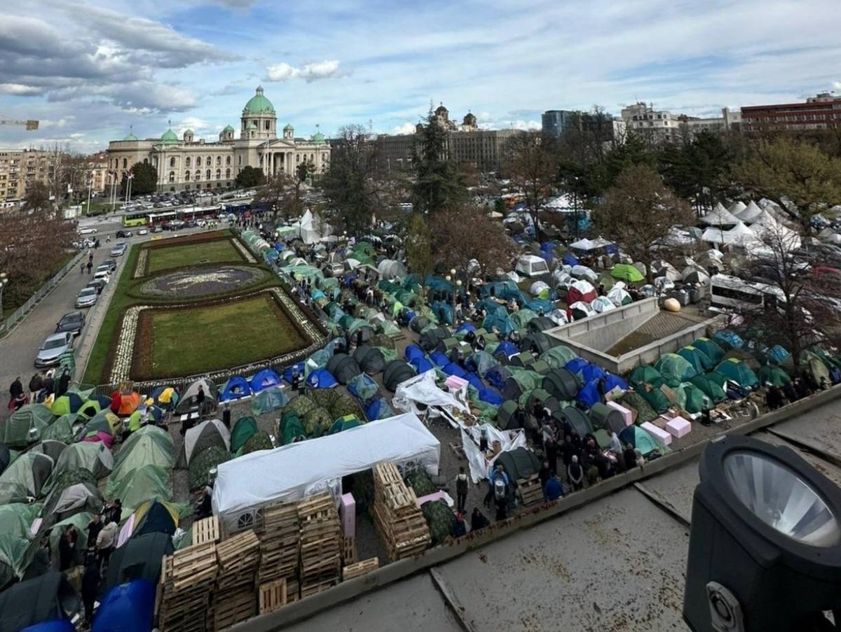 Na čuvanju probisveta iz Ćacilenda svaki dan je ukupno angažovano 120 policajaca u tri smene.