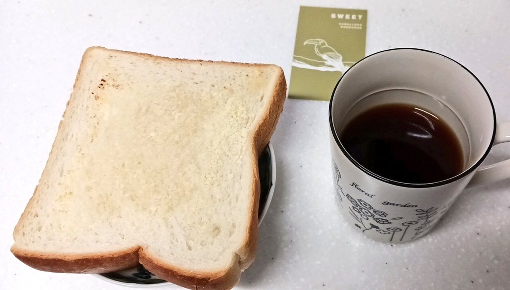 wanikeiba's tweet photo. LIGHT UP COFFEEさんのホンデュラス(カトゥアイ・ウォッシュド)をフレンチプレスで✨☕✨
焙煎後15日目、ナッツの香りとオレンジ系の爽やかな酸味が印象的、スッキリとした軽やかなコーヒーとしっかり甘味と塩味を感じられるハチミツチーズトーストのバランスが良く美味しかった😊🎵 https://t.co/zSGUsimrkU