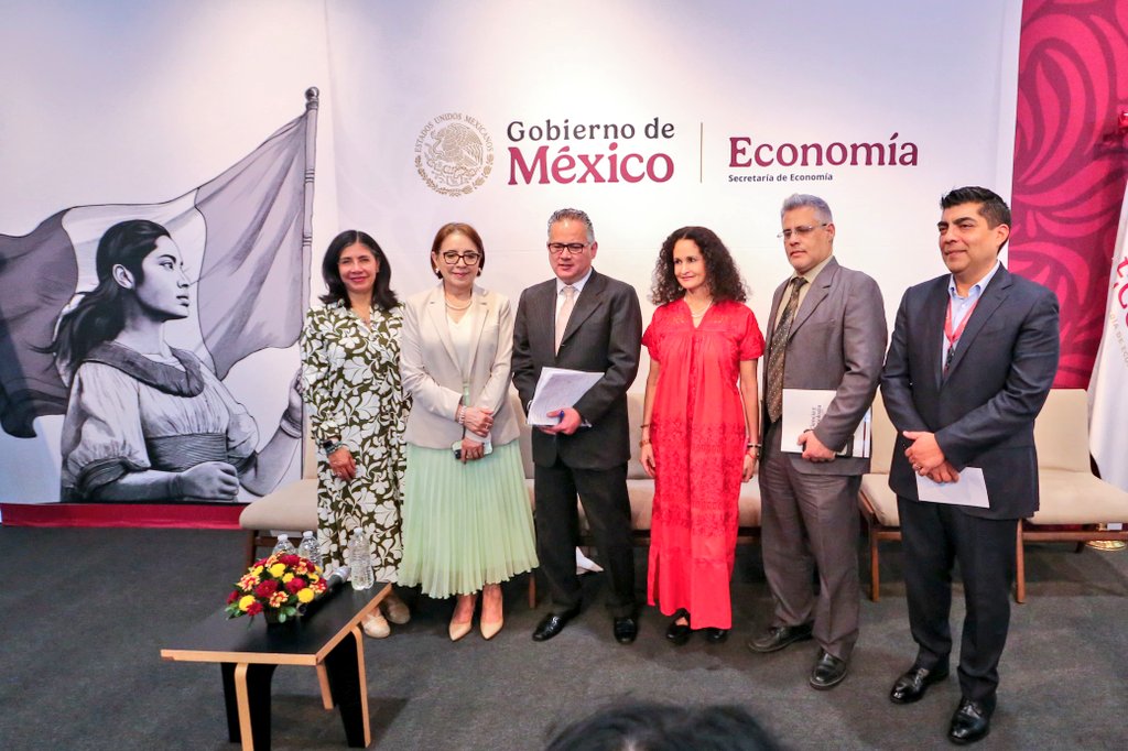 En el marco de El Día Mundial de la Propiedad Intelectual, se presentó en la <a href="/SE_mx/">Economía México</a> el coloquio Propiedad Industrial e Innovación:

Motores para el crecimiento económico de México, y es un privilegio recibir a mi amigo <a href="/SNietoCastillo/">Santiago Nieto</a>, titular del <a href="/IMPI_Mexico/">IMPI</a>.
Es claro que la
